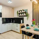 West Sky - Classic Gold&silver - Perłowa Przystań Apartament