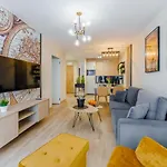 Apartament West Sky - Classic Gold&silver - Perłowa Przystań