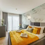 Apartament West Sky - Classic Gold&silver - Perłowa Przystań *