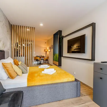Apartament West Sky - Classic Gold&silver - Perłowa Przystań *
